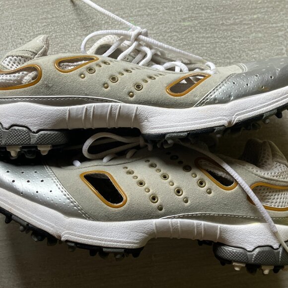 Womens ADIDAS Golf Shoes Size 7 Silver and White with Mesh and Cut Outs - Picture 6 of 8